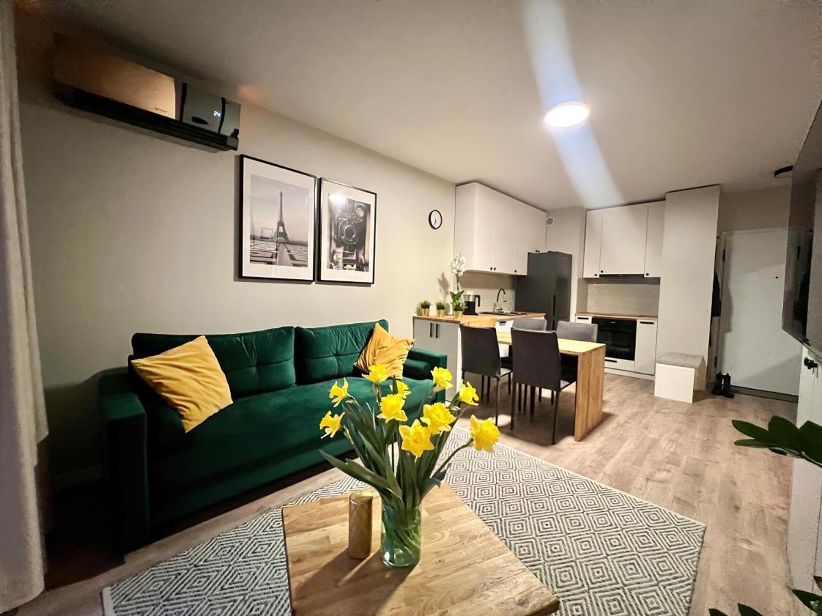 Milionowa 8 - Komfortowe Studio Z Garazem I Klimatyzacja Lodź Bagian luar foto