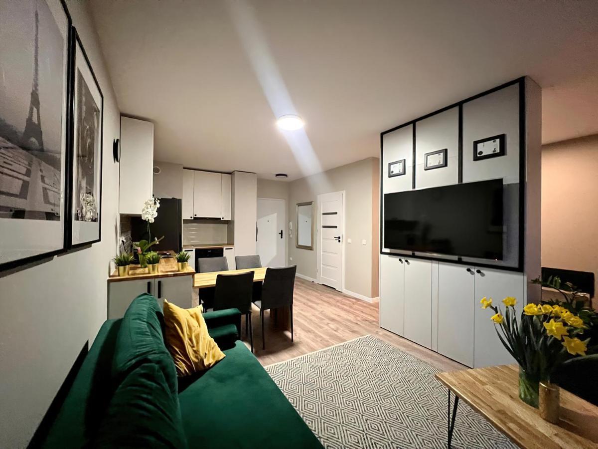 Milionowa 8 - Komfortowe Studio Z Garazem I Klimatyzacja Lodź Bagian luar foto