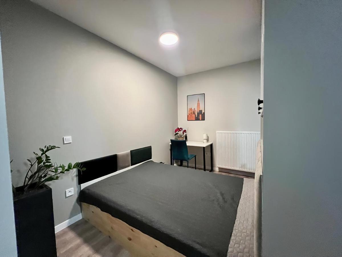 Milionowa 8 - Komfortowe Studio Z Garazem I Klimatyzacja Lodź Bagian luar foto